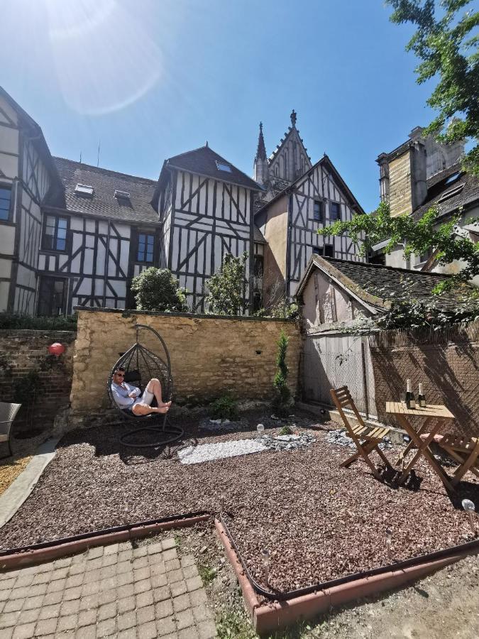 شقة Les Cieux De La Cathedrale - Calme - Jardin - Wifi تروي المظهر الخارجي الصورة