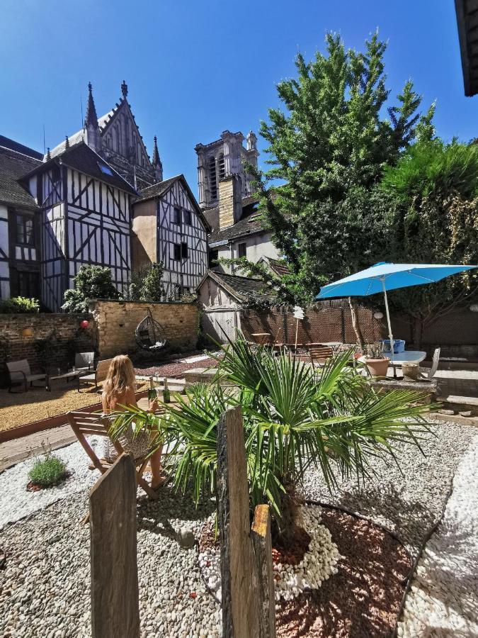 شقة Les Cieux De La Cathedrale - Calme - Jardin - Wifi تروي المظهر الخارجي الصورة